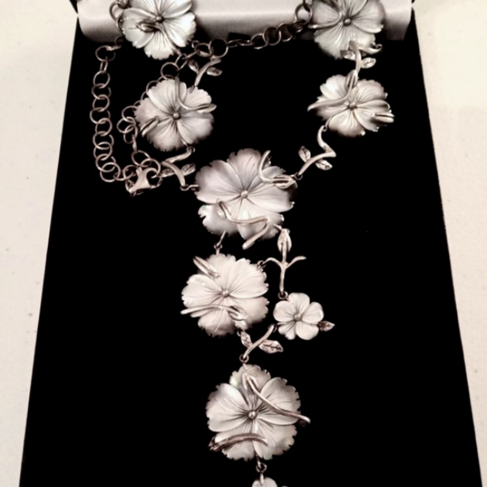 🎁FREE GIFT INCLUDED 🎁 NEW Mother of Pearl Necklace Flowers